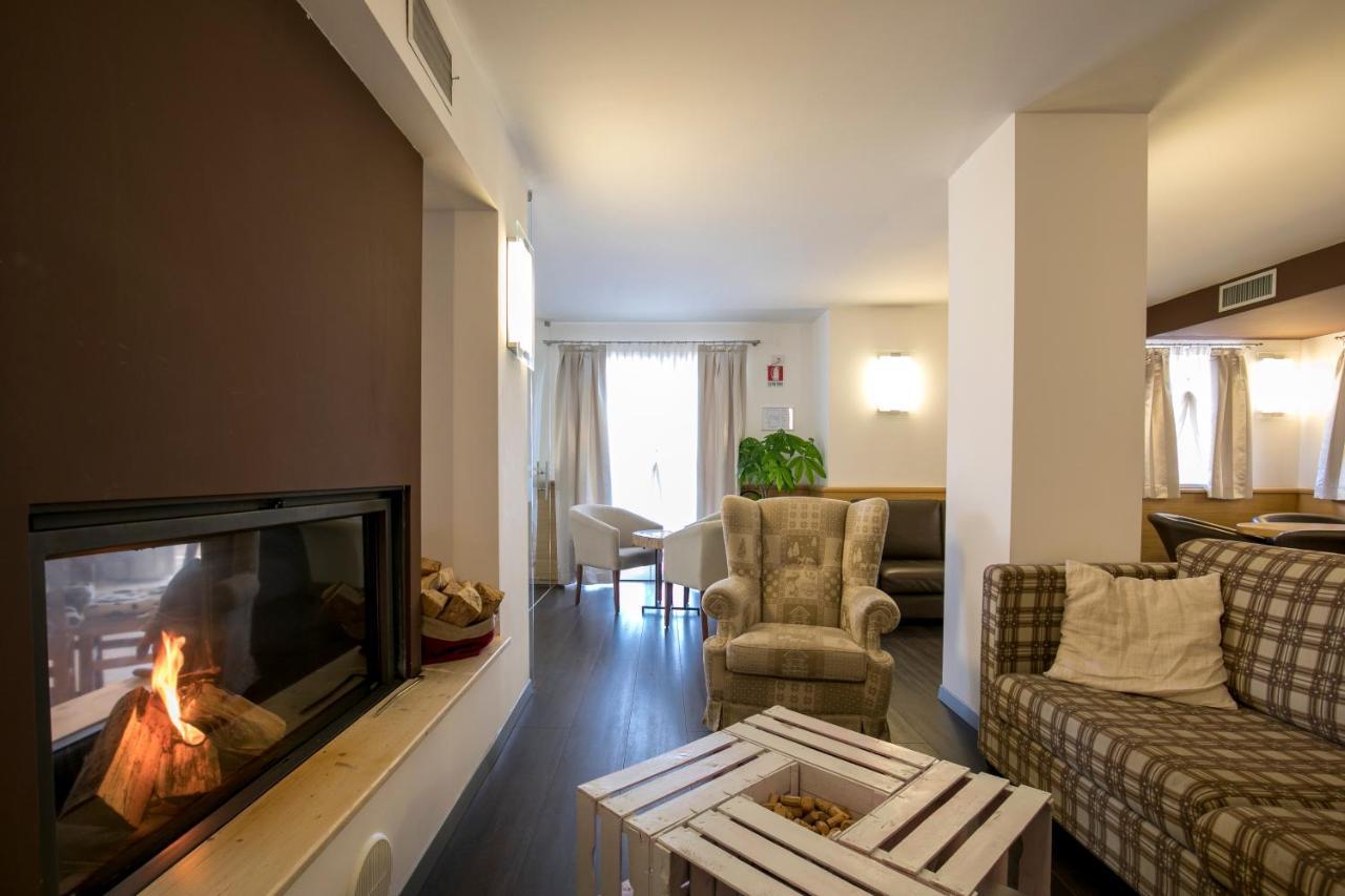 Hotel Luna Bianca Folgaria Buitenkant foto