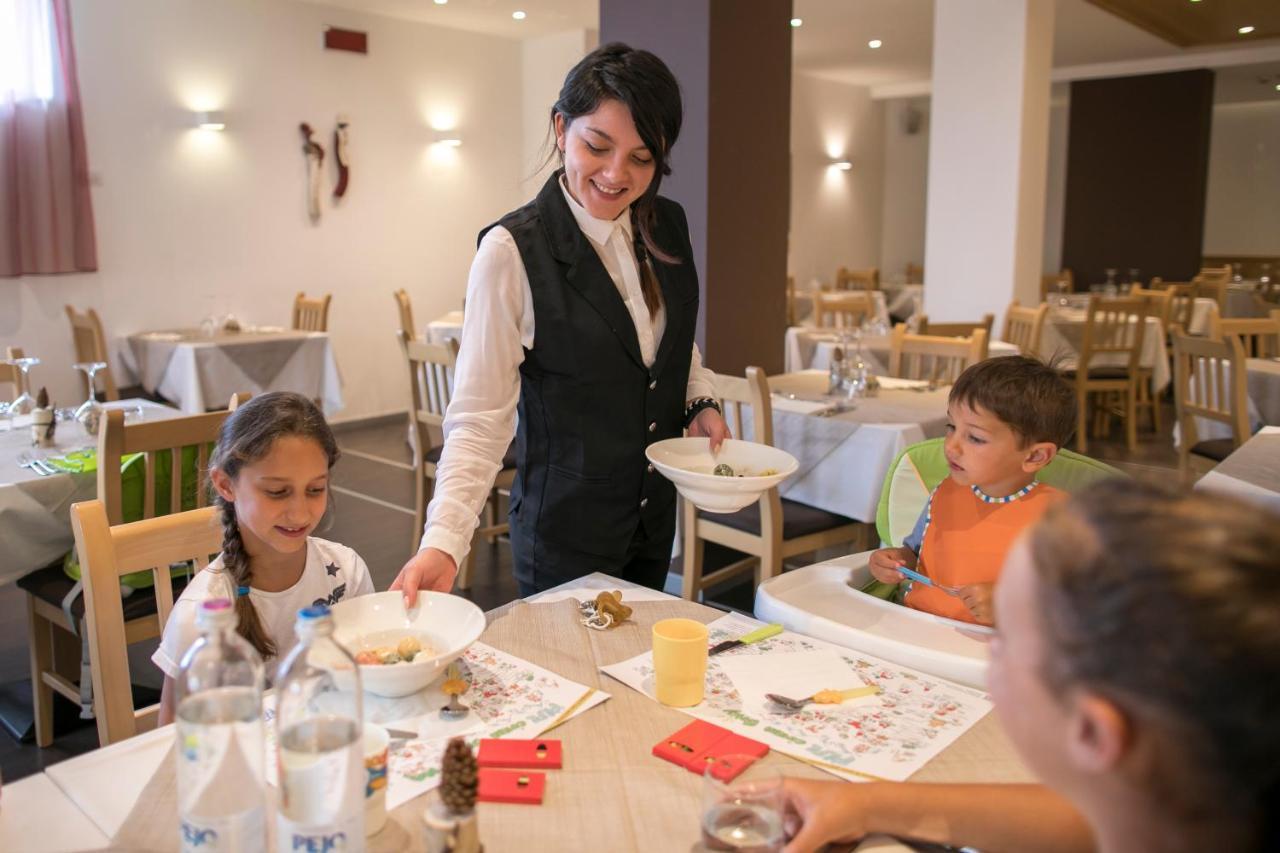 Hotel Luna Bianca Folgaria Buitenkant foto